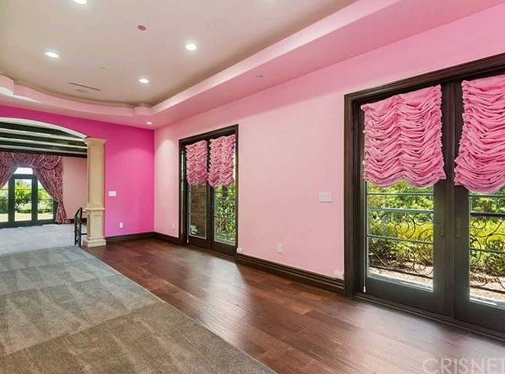Go Inside Jeffree Star S 4 Million Barbie Inspired Mansion E Online